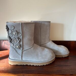 Ugh Classic Short Petal Boot